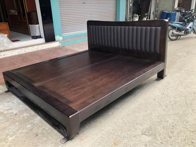 Giường ngủ gỗ hương xám bọc da